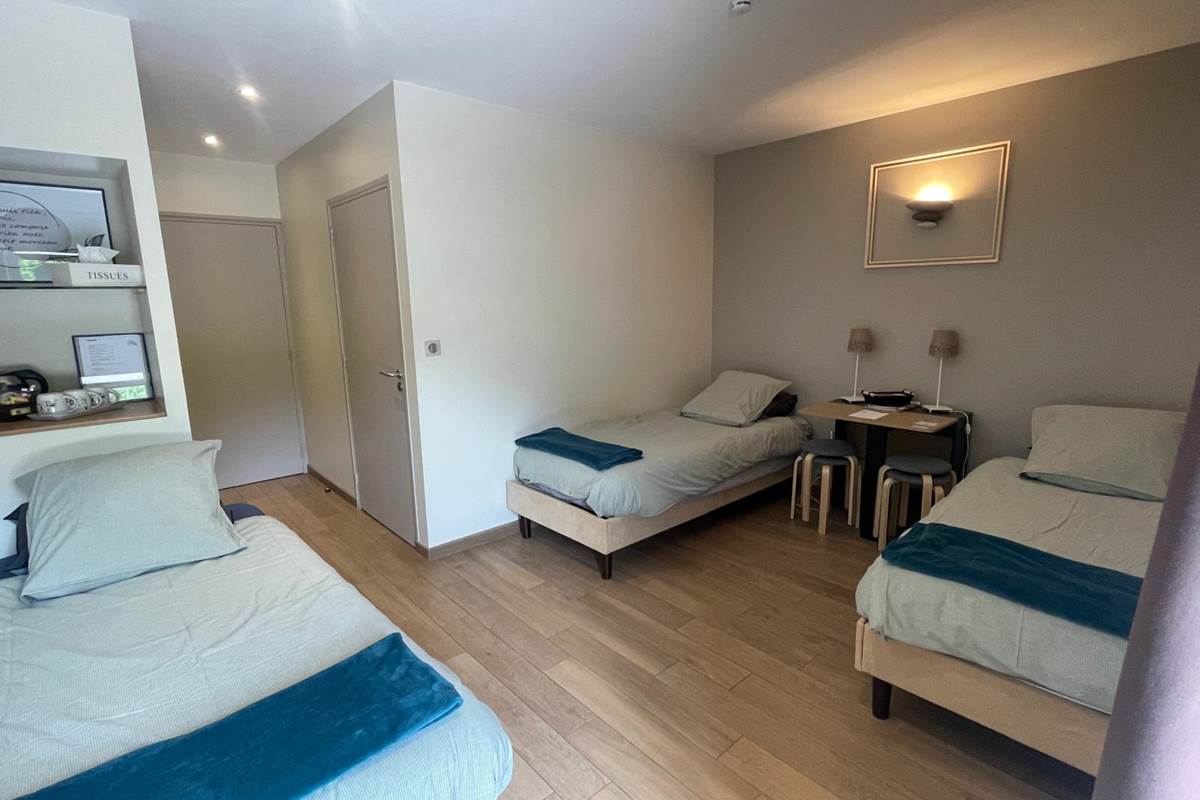 Chambre Hugo 3 lits simples