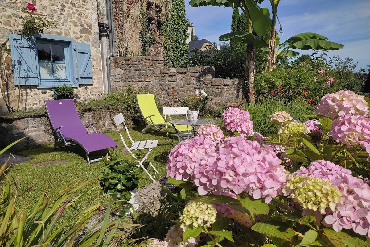 Maison d'hôtes l'Amphitryon - Le 1er étage du jardin