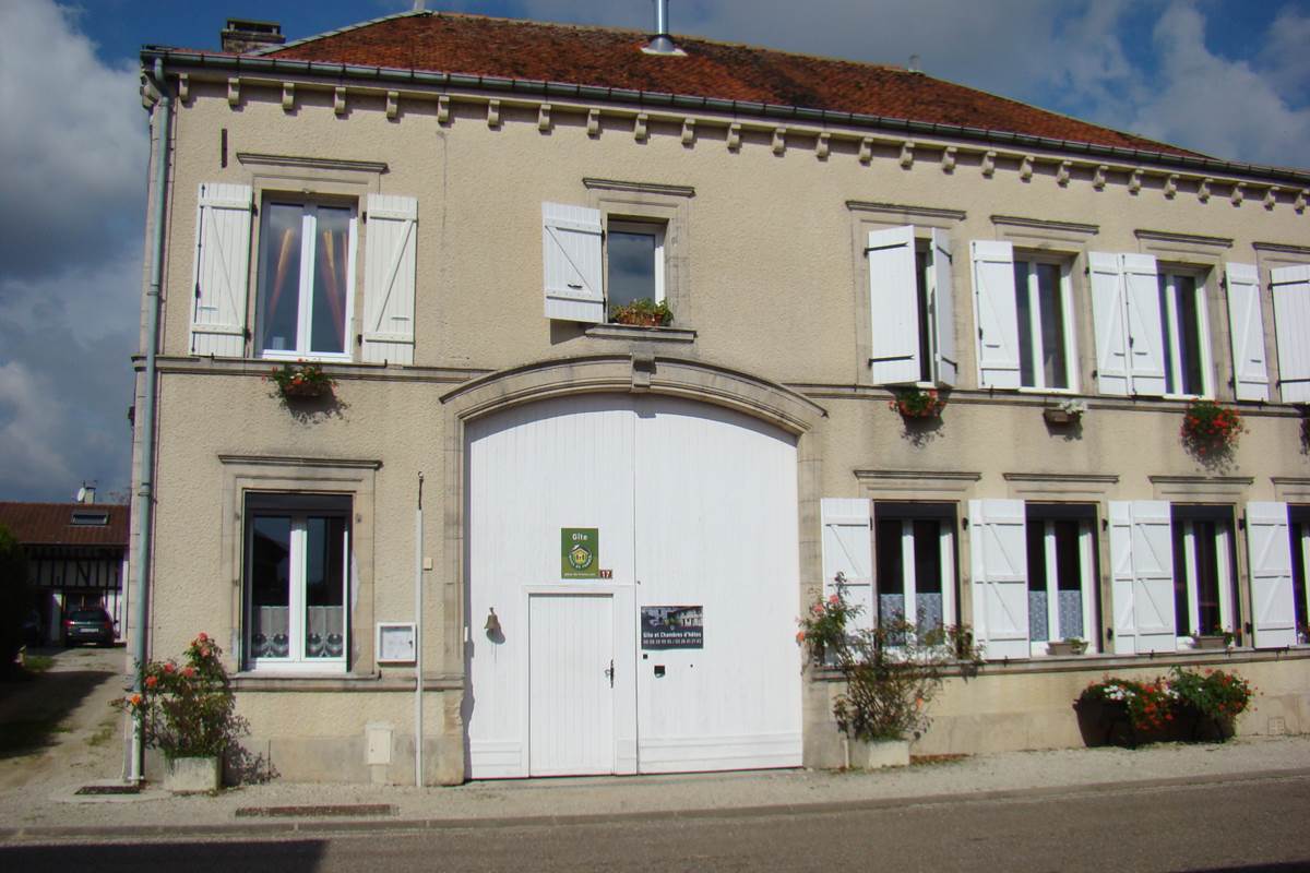 LA-SENTE-DES-VIGNES-Chambre-LILAS-Entrée