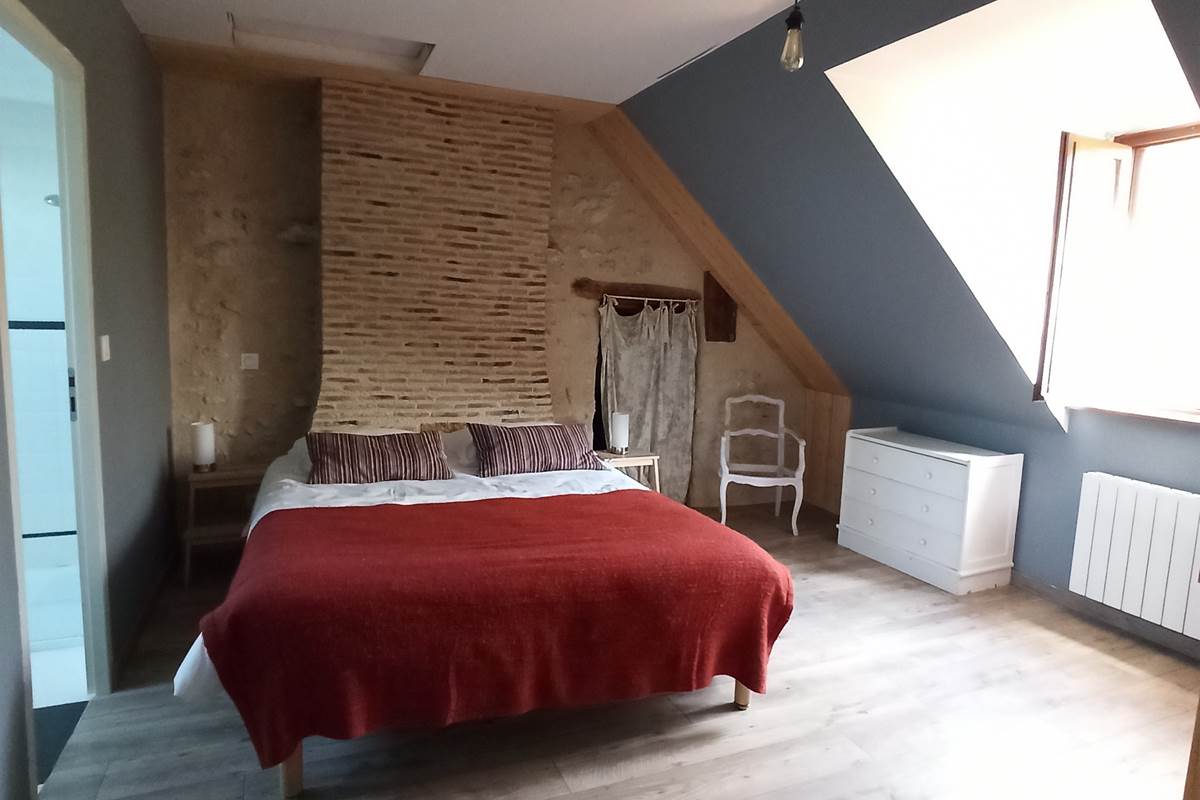 Gite chambre cheminée en haut