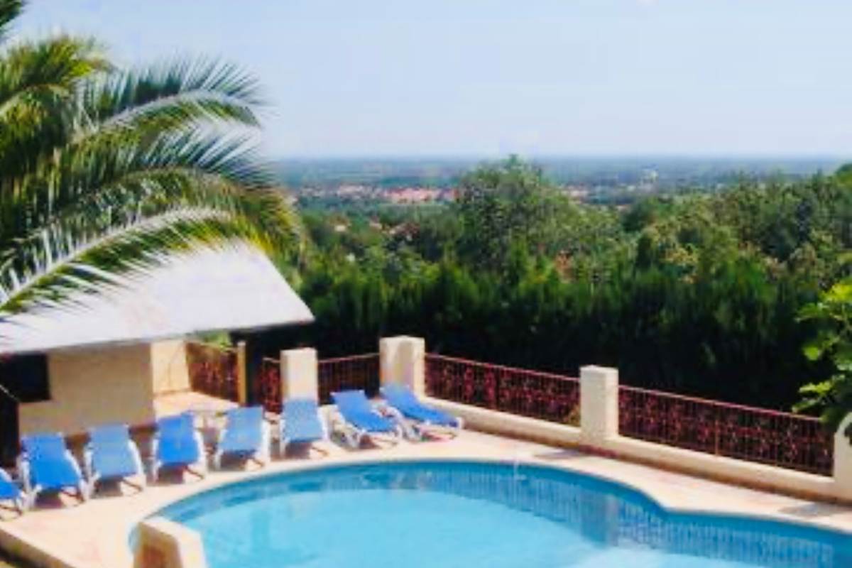 Mas Néoulous piscine
