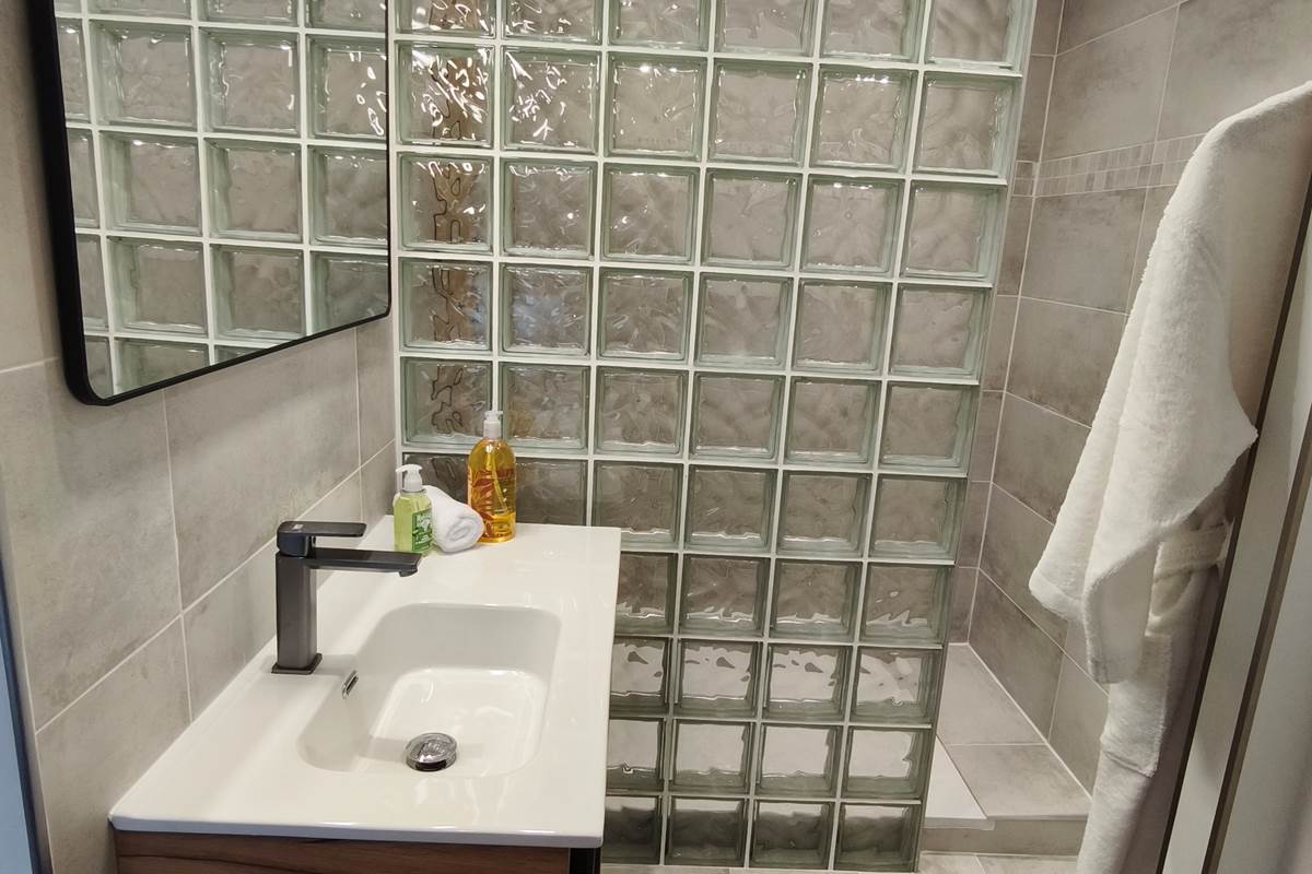 Douche moderne et raffinée - Master Suite "Jungle"