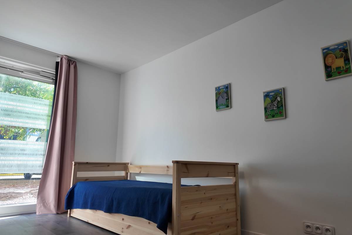 Canapé en 2x80x200 ou 160x200 (chambre 3)