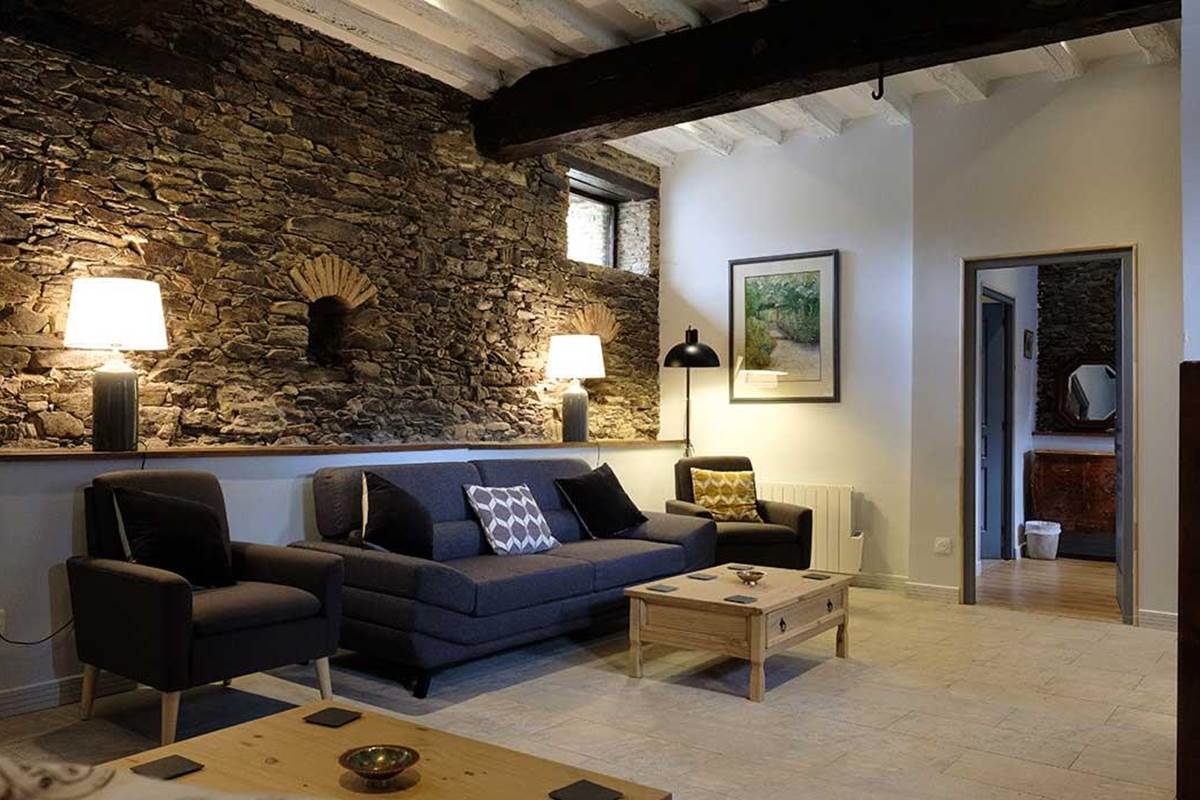 Bramley : salon cosy déco chic vue accès chambre PMR