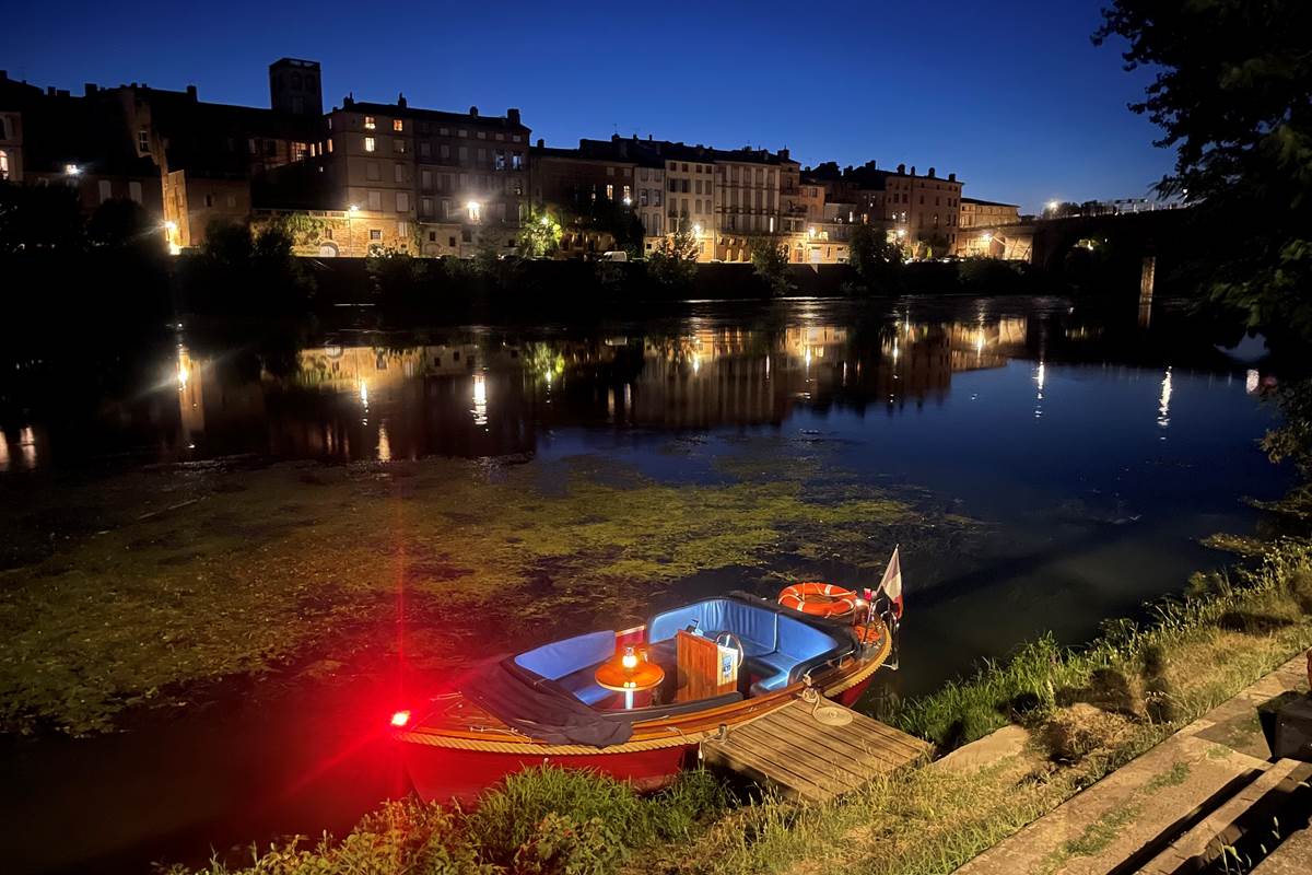 "Daphné" à son ponton du Quai des Mouettes