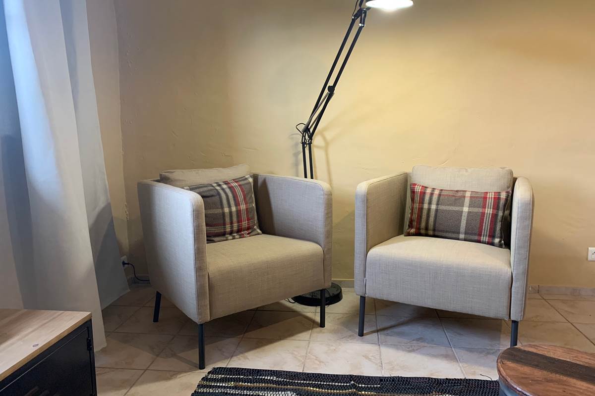 lou tapata salon 04