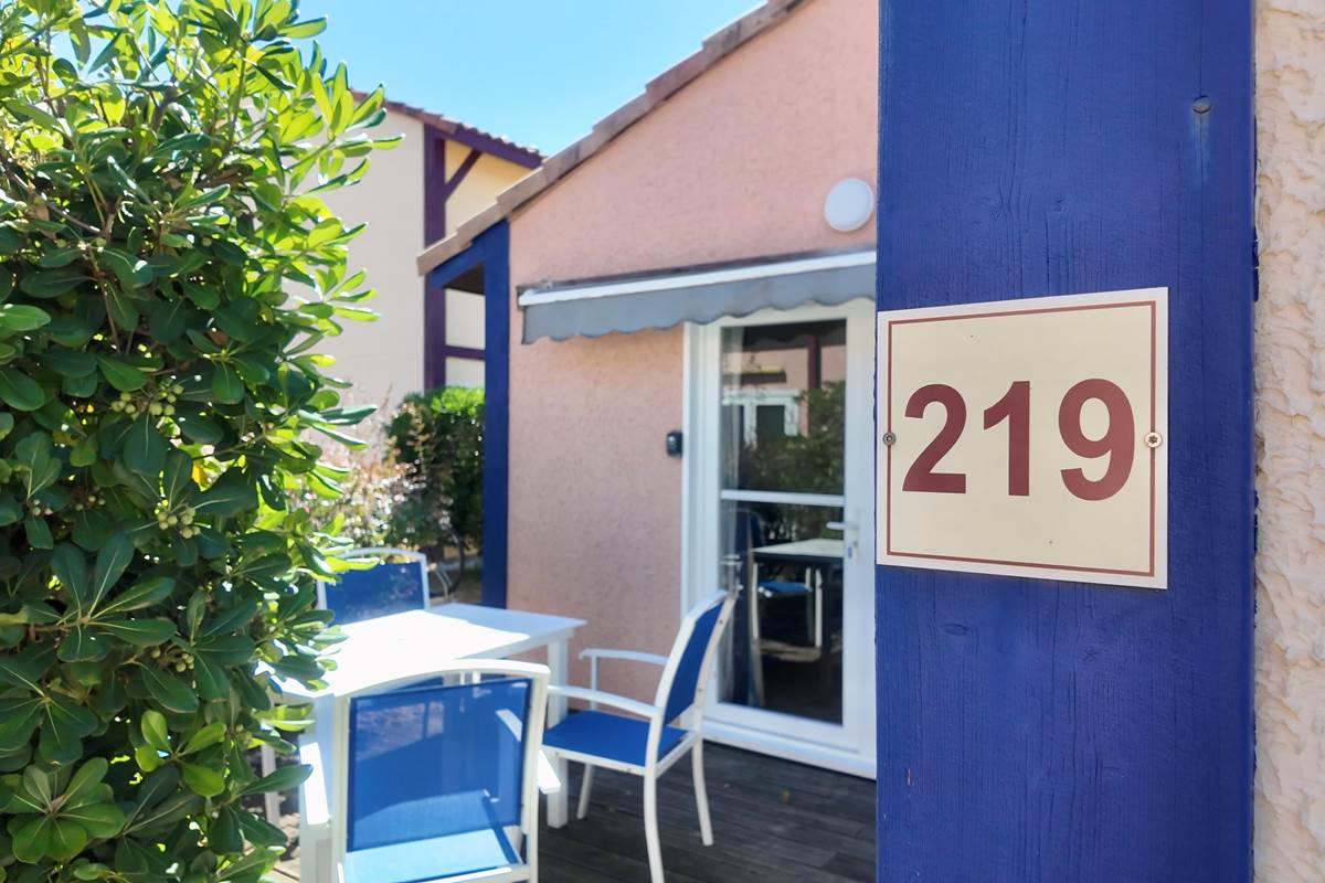 terrasse privative et salon de jardin