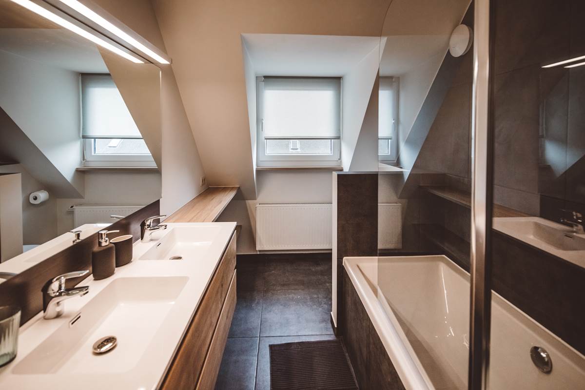 303 CHHAMBRE DE LUXE SALLE DE BAIN