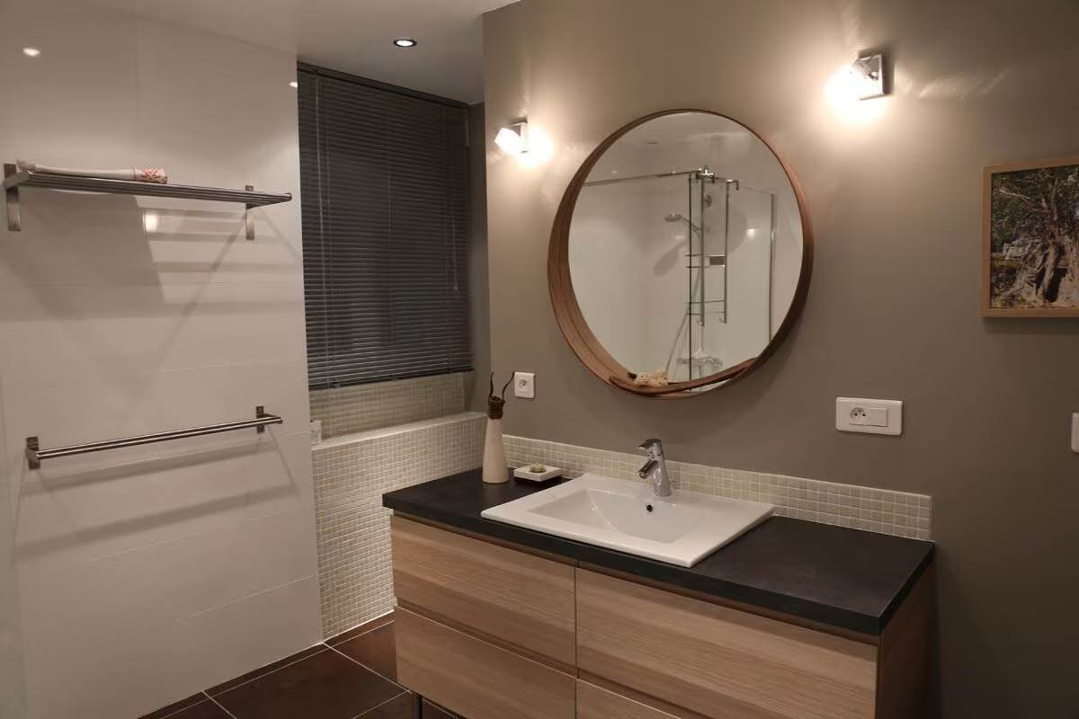 Serenity home_villa_conviviale_salle d'eau_baignoire