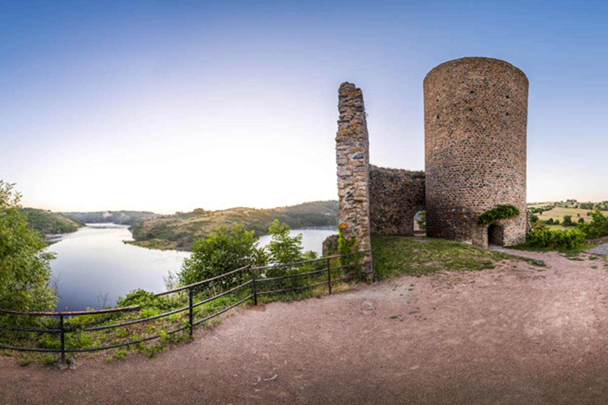 Tour et vue sur la Loire à Saint-Jean-saint-Maurice-sur-Loire © Guillaume Masseron - RT