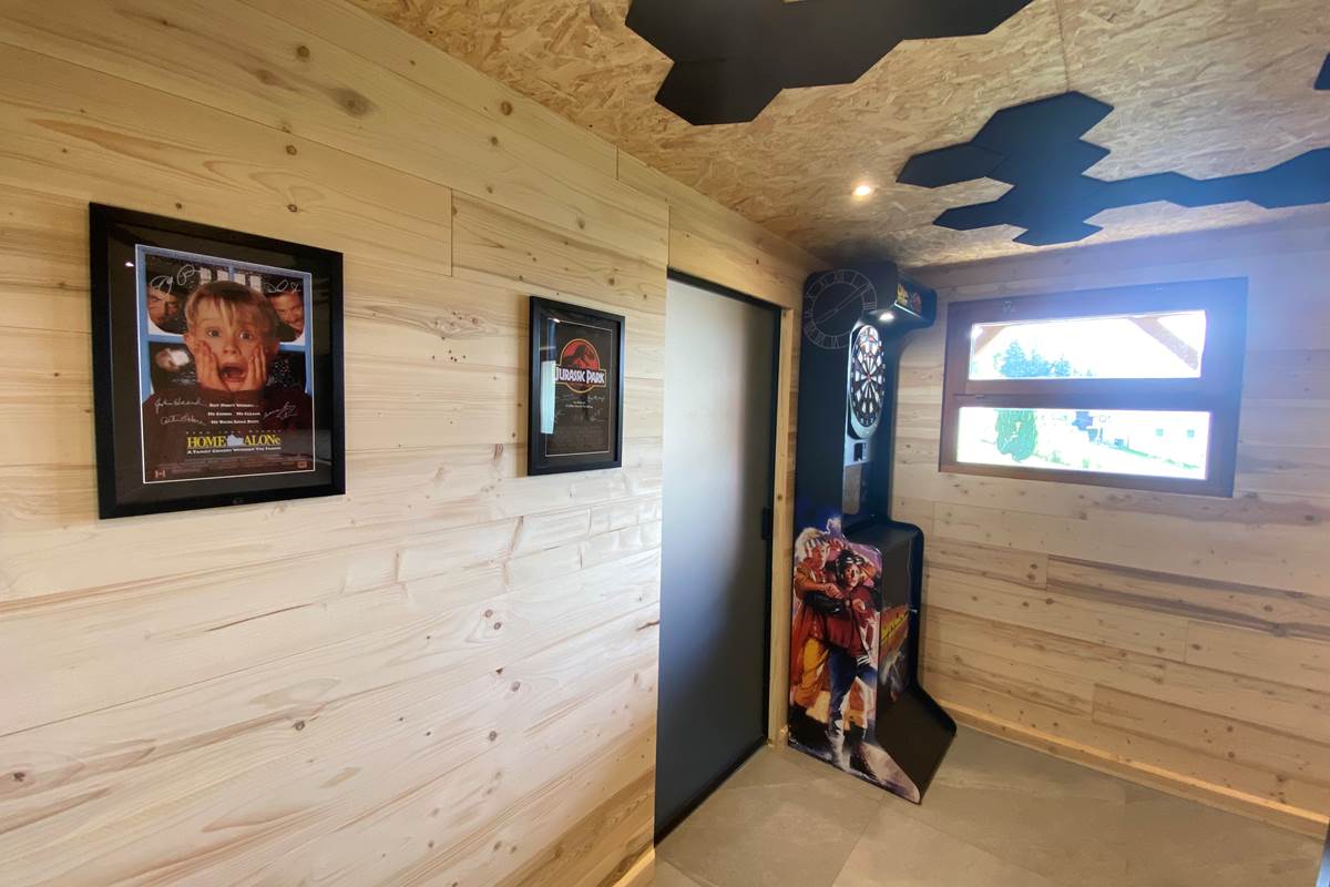 Salle de jeux avec Jeux de fléchette vintage professionnel