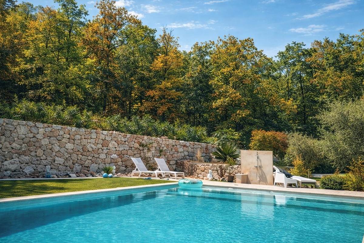 villa-maluan-piscine-vue-nature-cote-azur