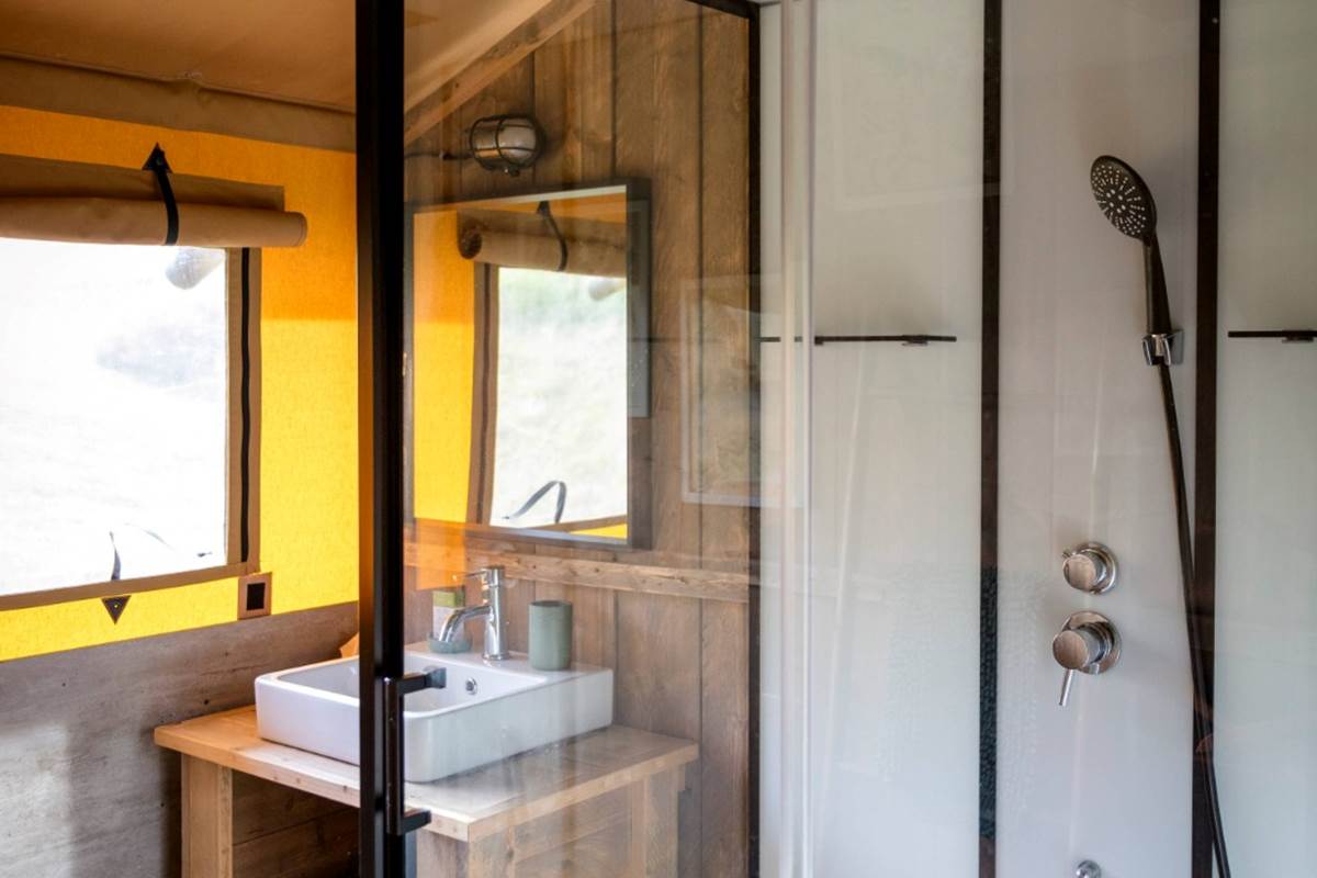 salle de douche avec wc écolodges