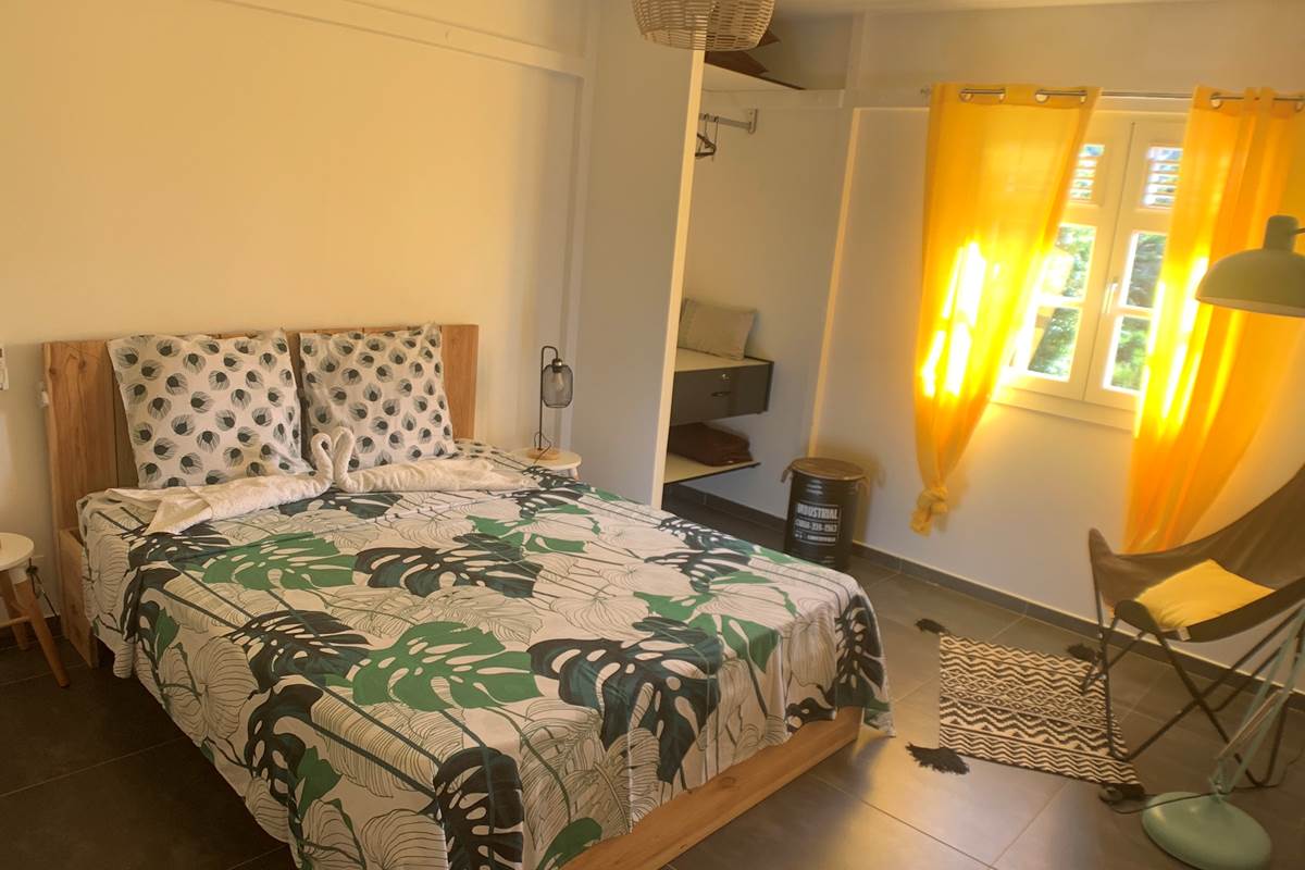 Chambre 3 climatisée avec lit 160 x 200