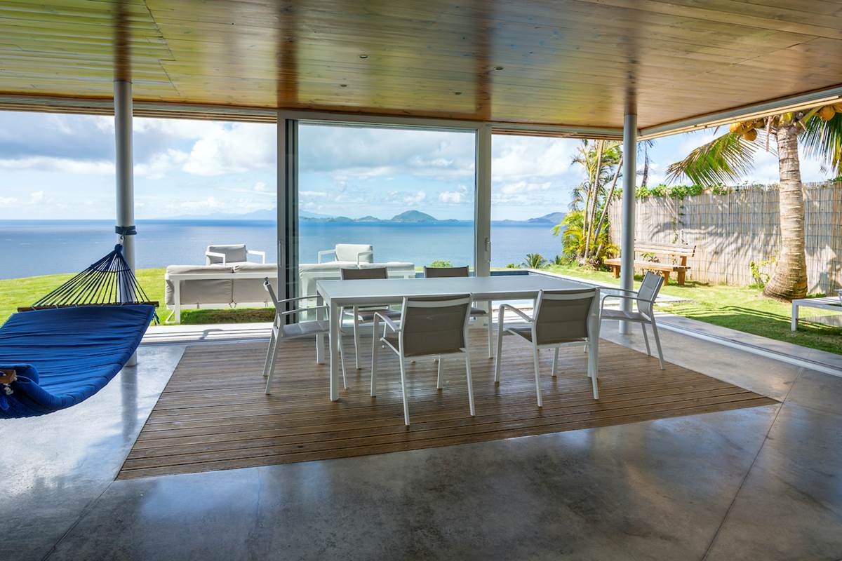 Coin salle à manger avec vue panoramique