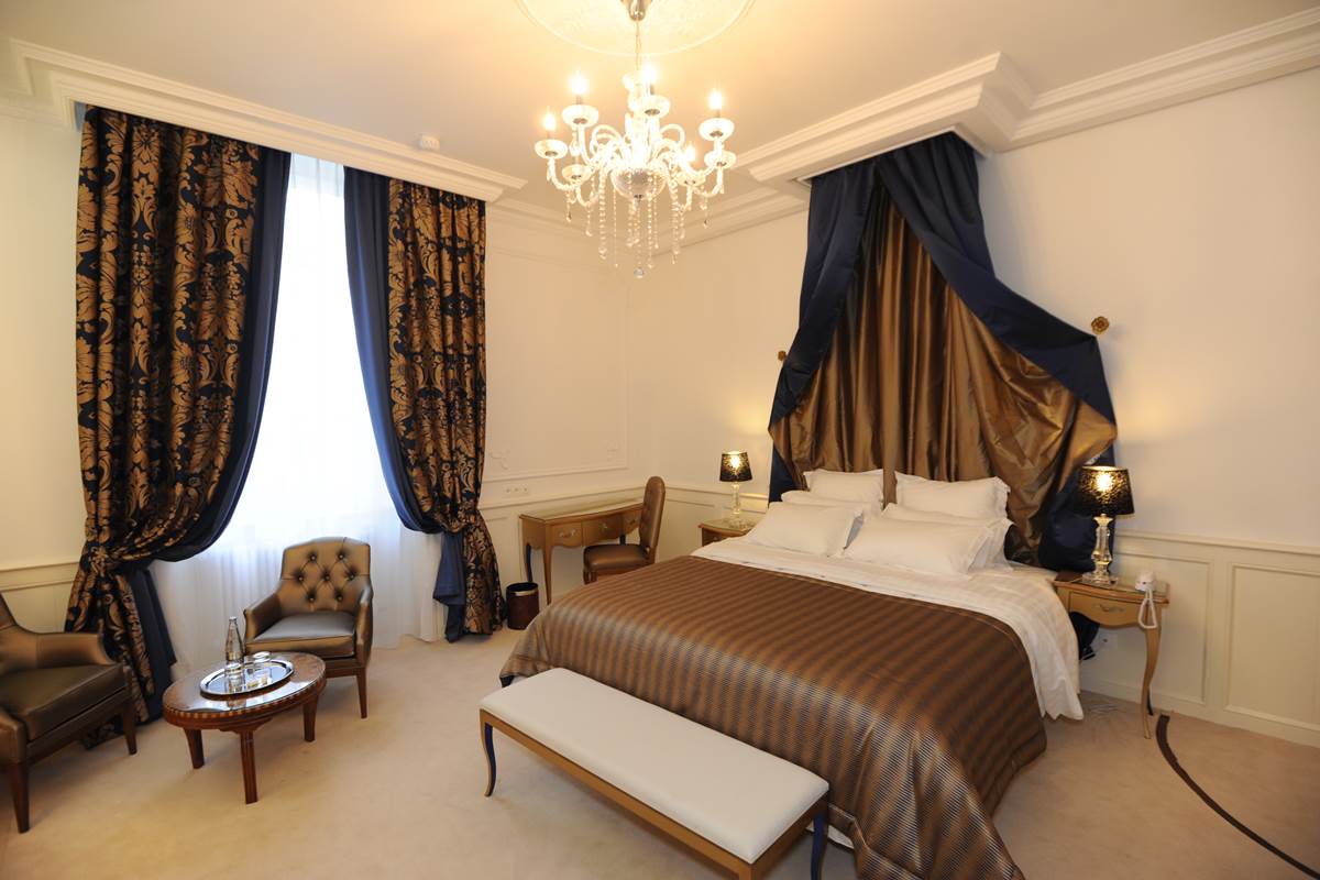 chambre luxe côté jardin hôtel Victor Hugo Mont Saint Michel Pontorson