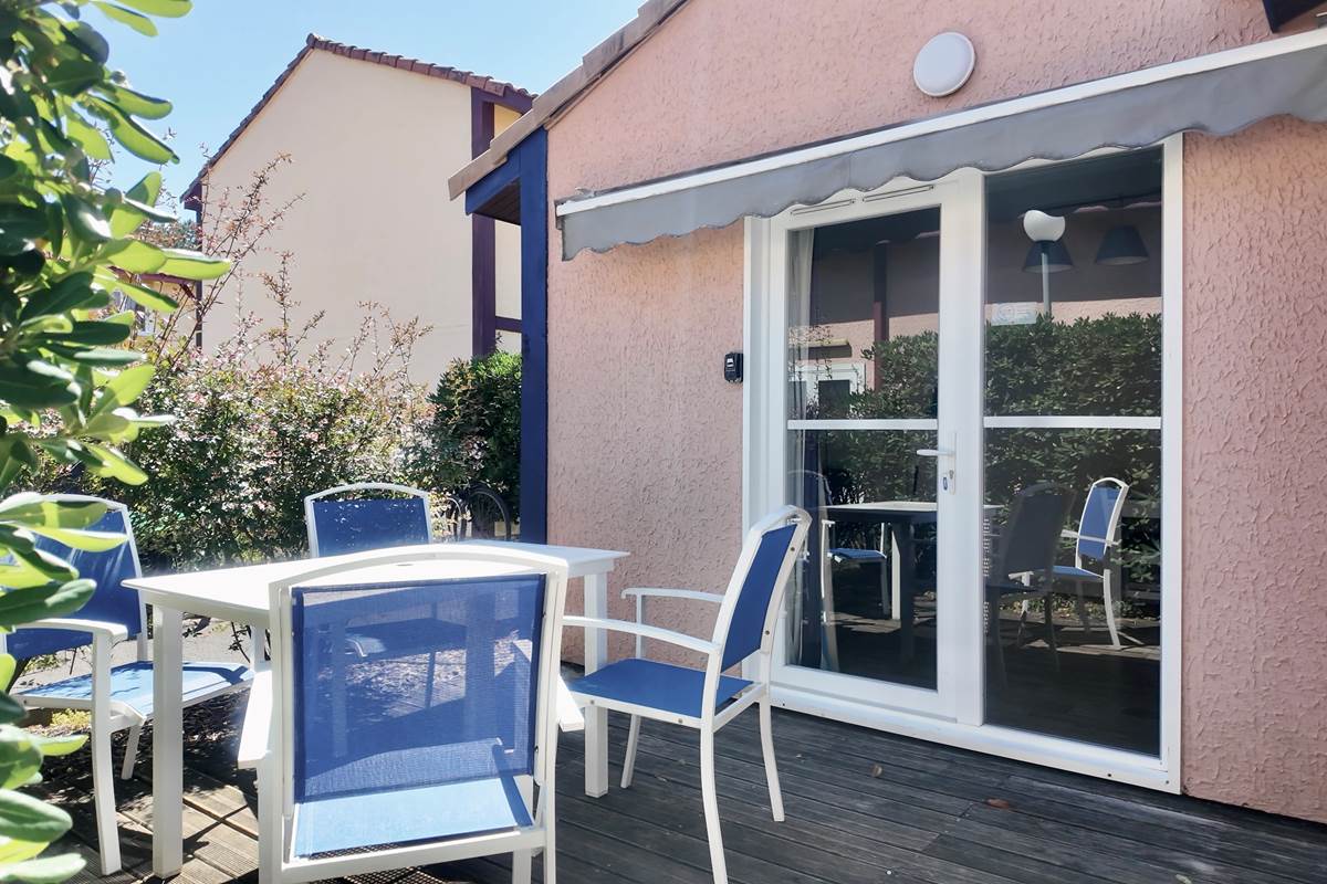 terrasse privative et salon de jardin