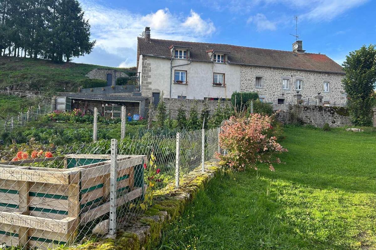 Gite la belle du clocher St pardoux d'arnet proche Crocq Terra Aventura