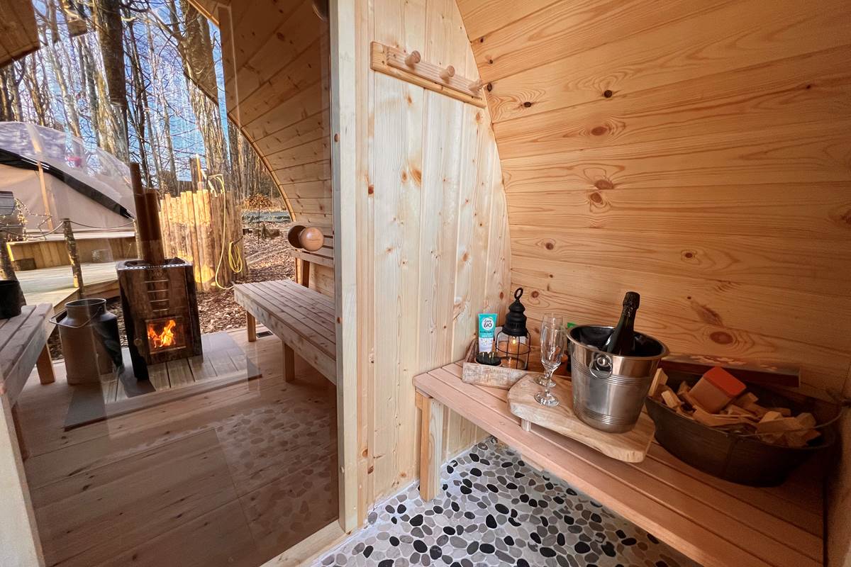 Douche dans le sauna