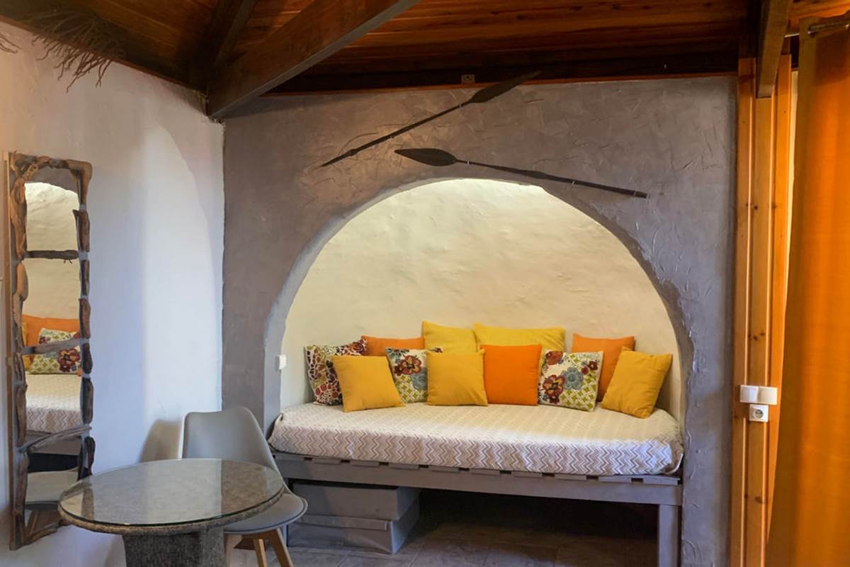 alcove-ideale-pour-la-sieste-ou-second-couchage-ti-caze-dodo-etang-sale.jpg