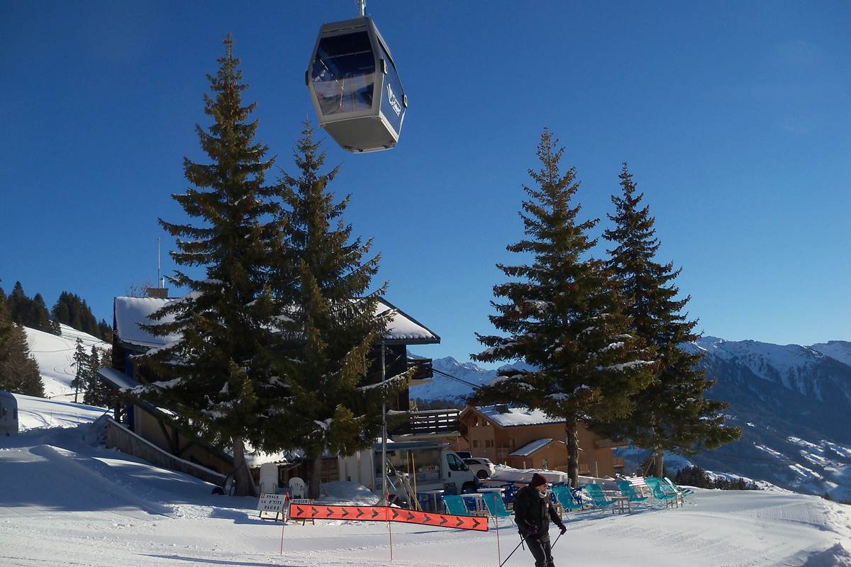 télécabine à coté du chalet