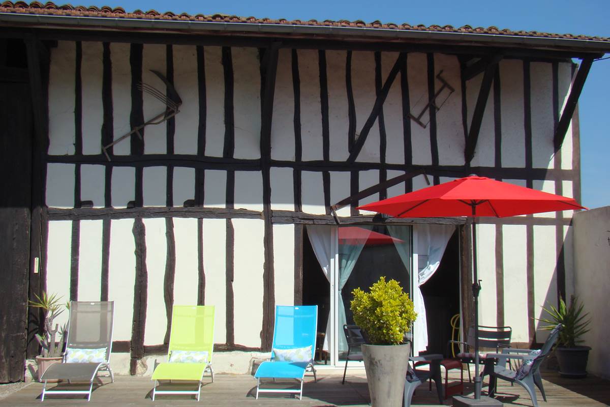 LA-SENTE-DES-VIGNES-Chambre-LILAS-La-Terrasse-Du-Jacuzzi