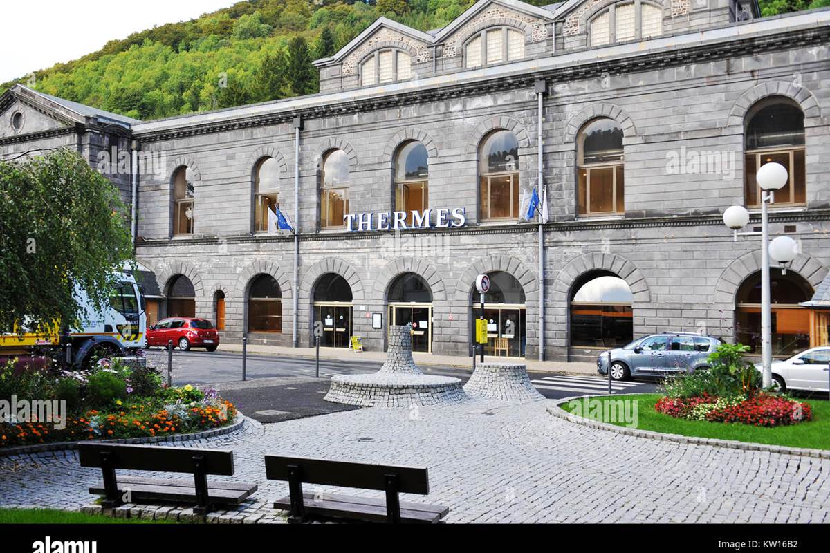 Thermes du Mont-Dore – À 1 minute du logement, parfait pour séjours bien-être, cures et détente en couple.