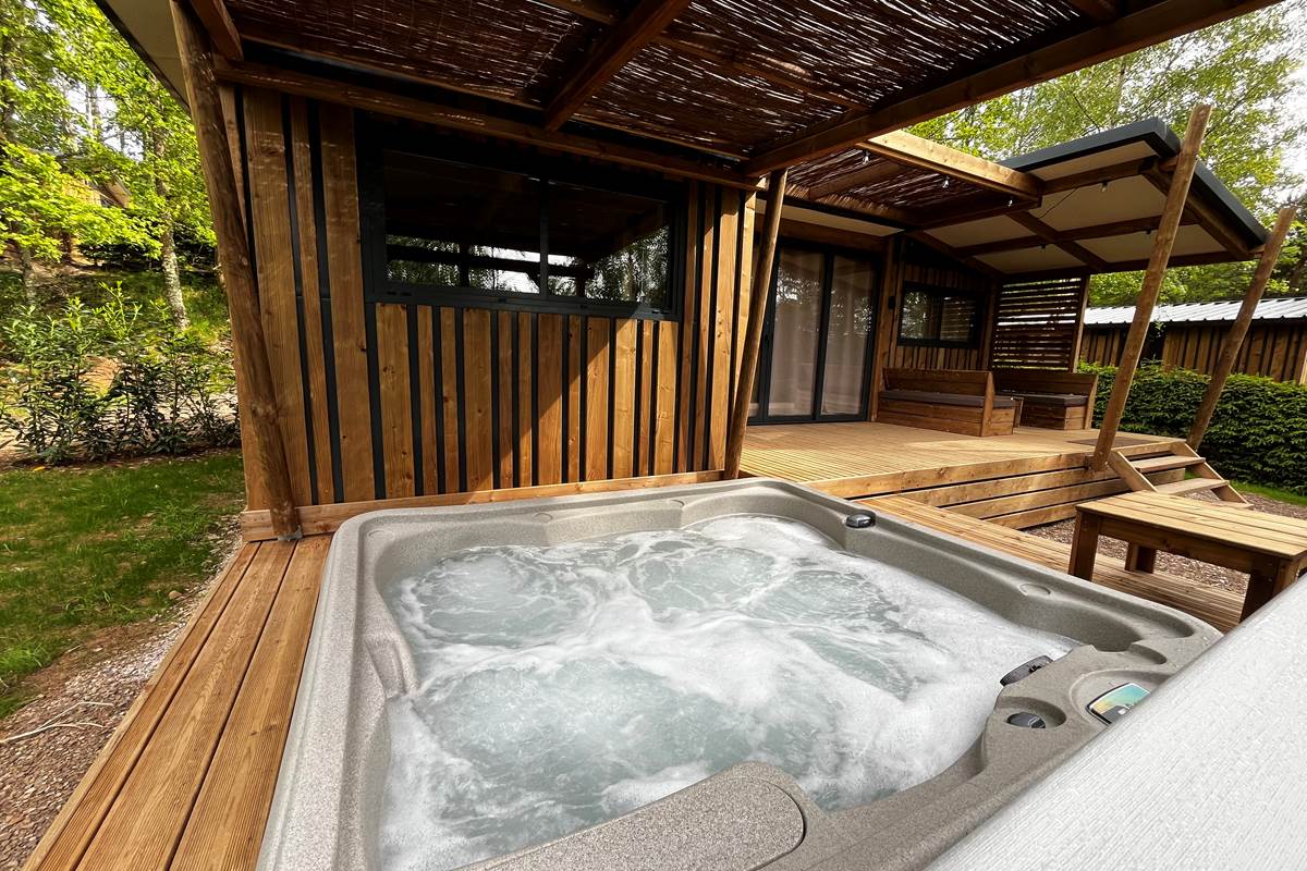 Spa privatif chauffé à 38°C sans vis à vis