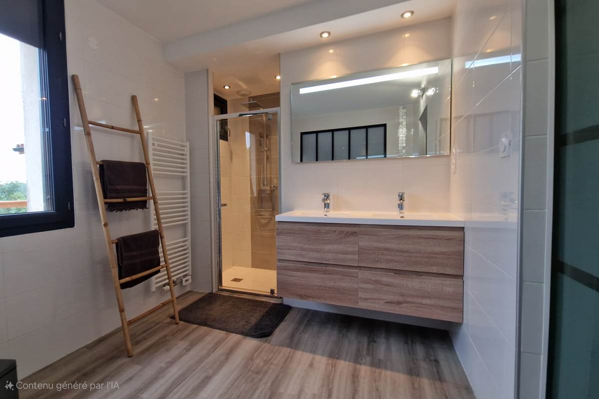La salle de bain de la chambre parentale