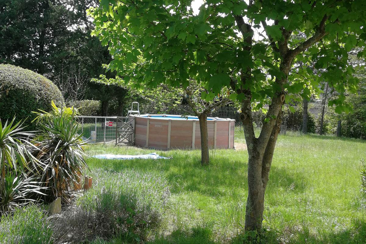 piscine non chauffée du gîte Panorama 4m80 diamètre et 1m05 profondeur, ouverte mi-jui à mi-septembre