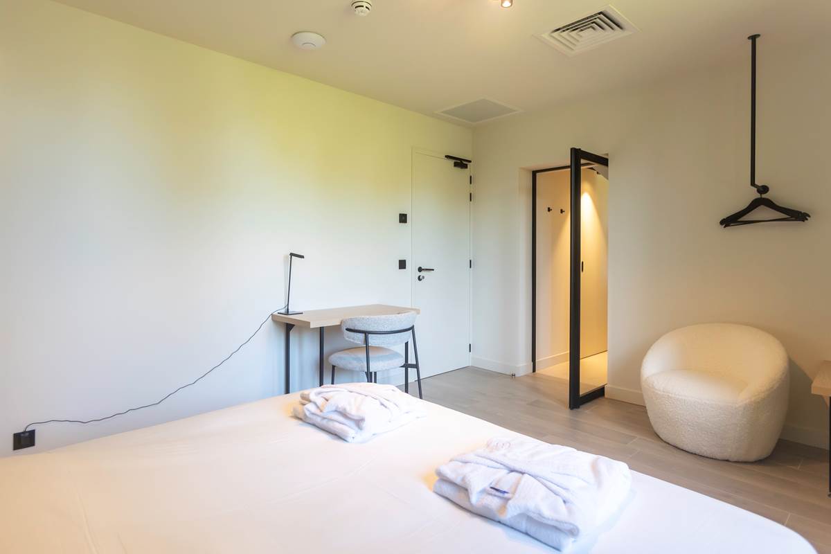+4 Chambre 8 b