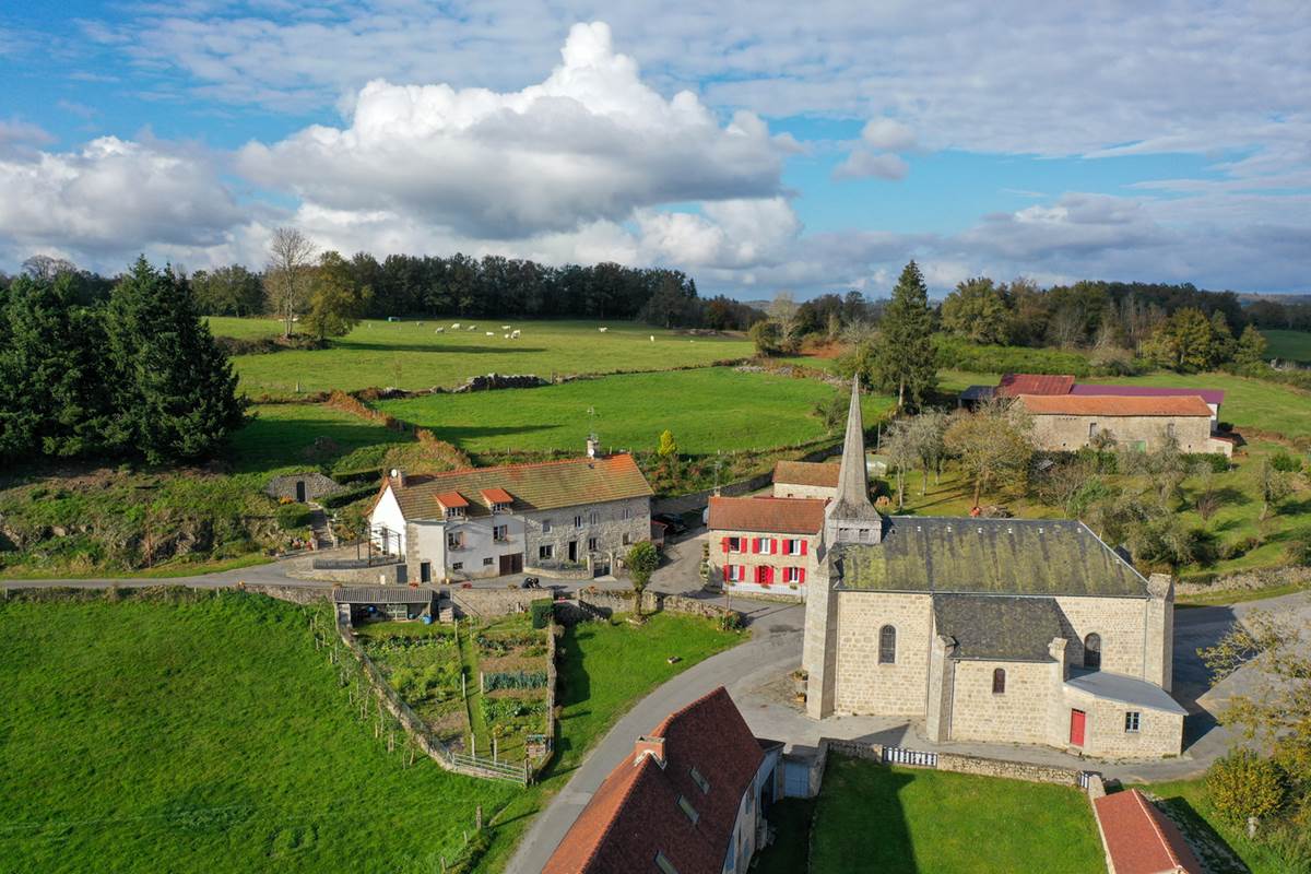 Gite la belle du clocher St pardoux d'arnet proche Crocq Terra Aventura