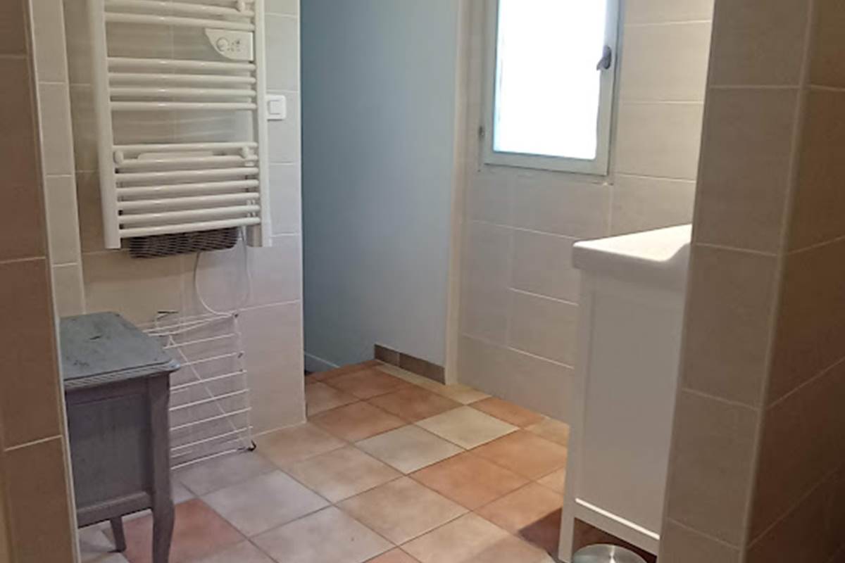 Salle de douche appartement à l'Isle sur la sorgue