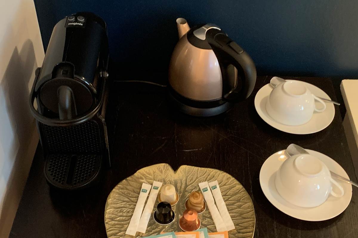 Nespresso machine et plateau de courtoisie dans l´hôtel de charme à Quimperlé