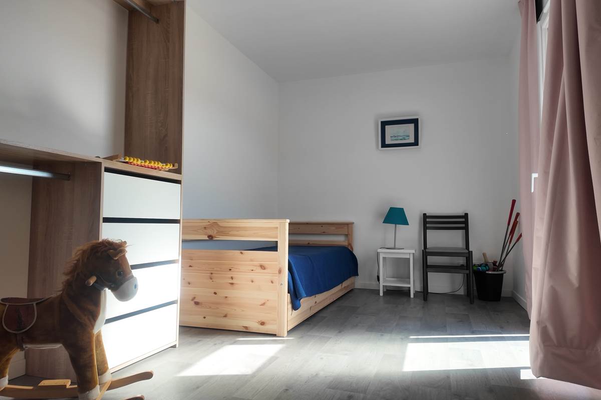 Canapé en 2x80x200 ou 160x200 (chambre 2)