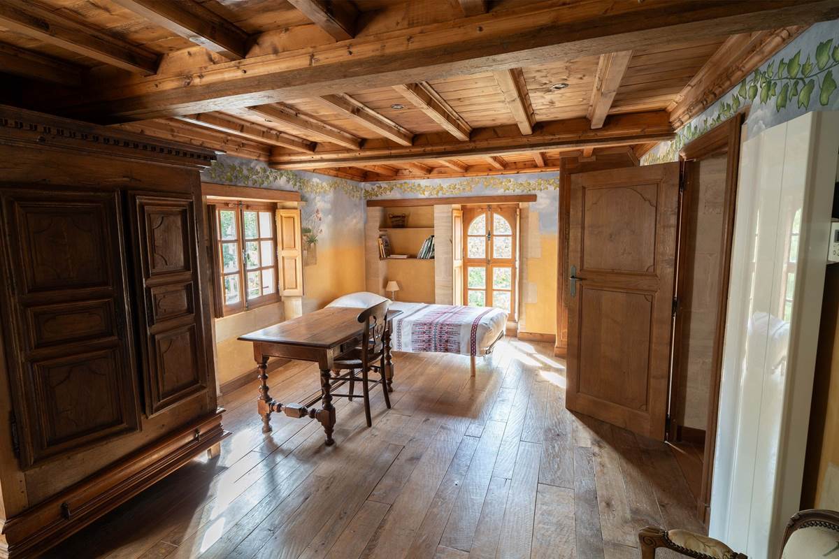 Une très spacieuse chambre du gîte