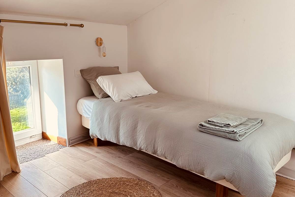 Chambre Ferdinand_lit simple droite_La Grande Cavalerie