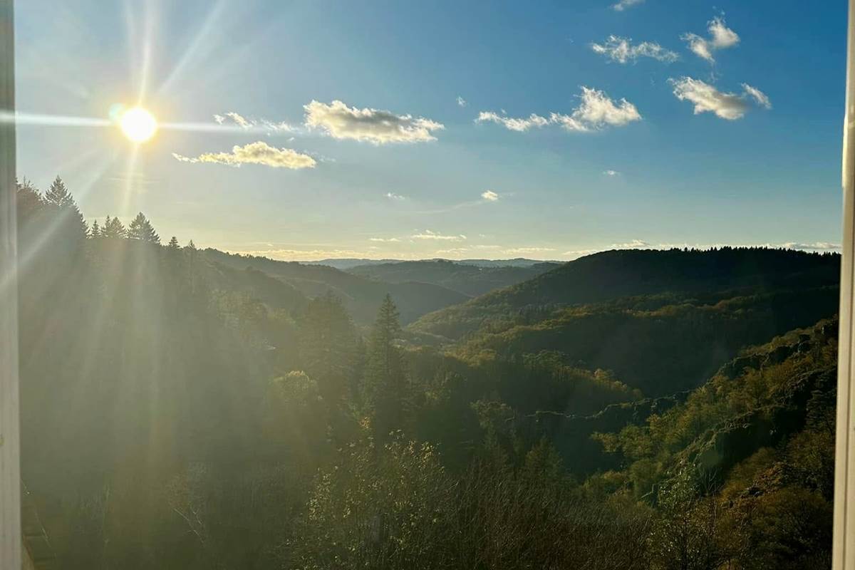 Vue sur les Montagnes et la Vallée des Cascades, plein Ouest : Coucher de Soleil toute l'année.