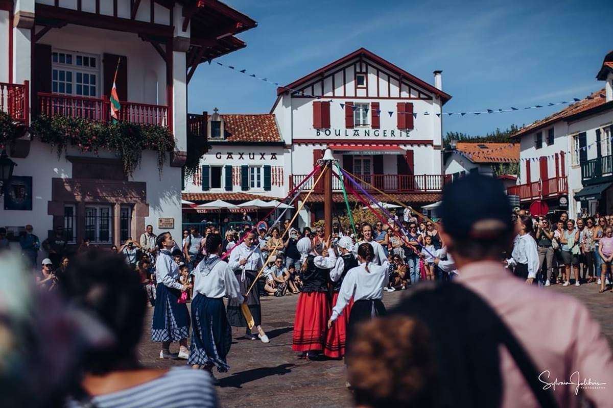 Danses Basques sur la Place