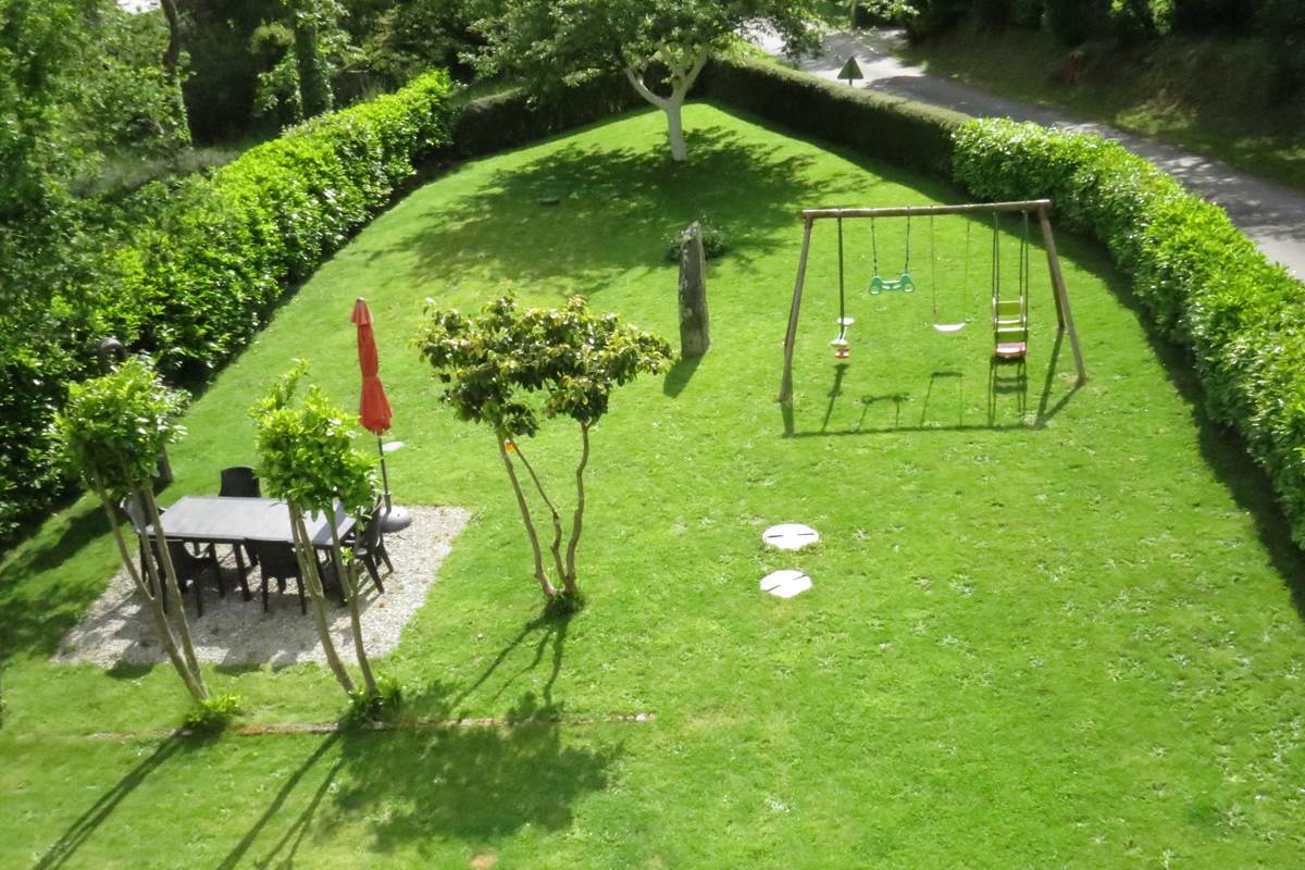 "Location saisonnière avec jardin et balançoire pour enfants"