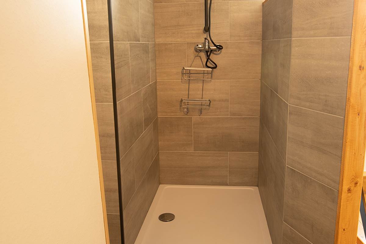 Chambre Calestienne vue de la douche