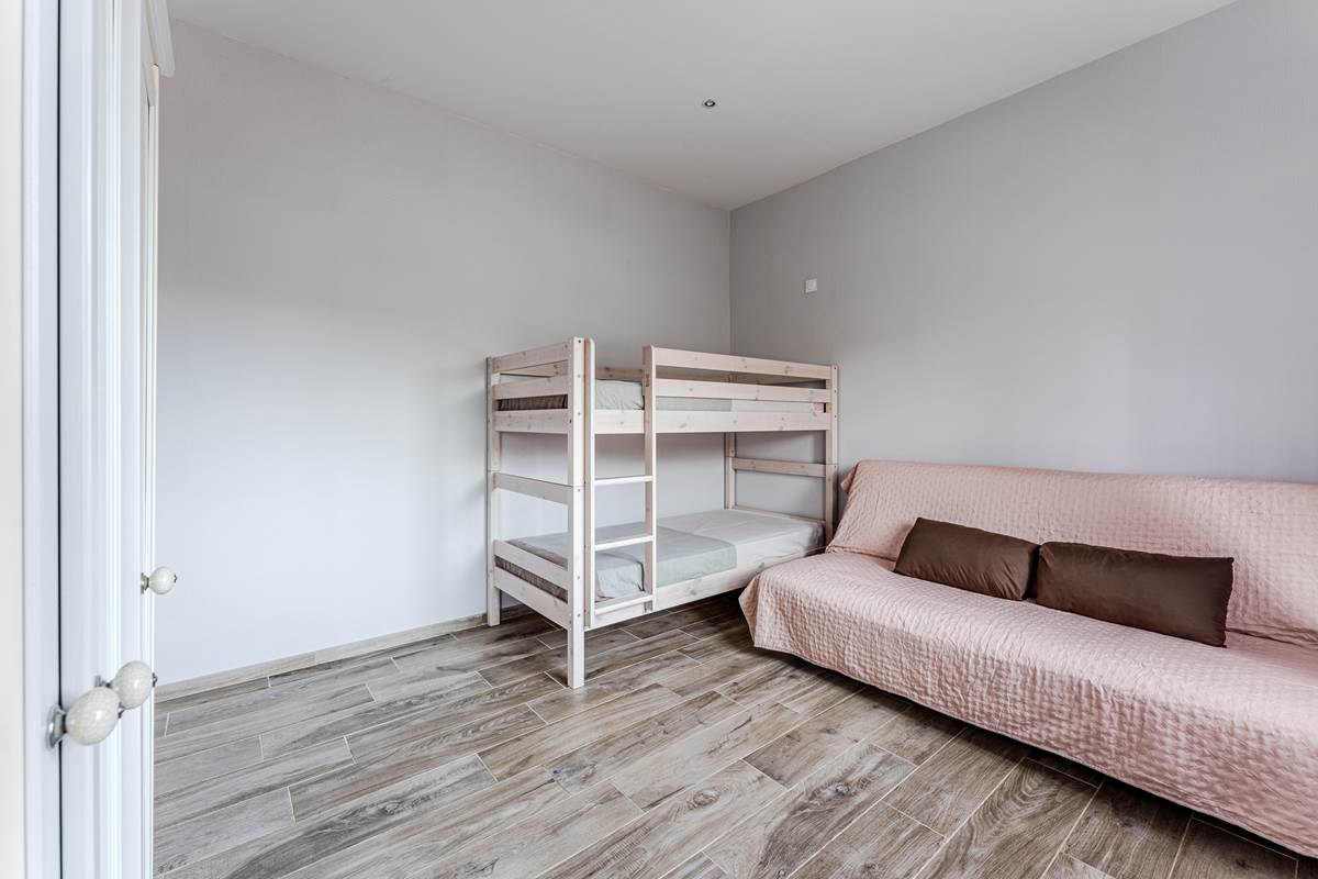 Canapé lit 140x200 gîte 1 climatisée