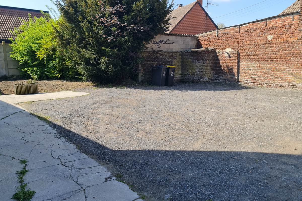 grand-parking-privé-5-voitures-location-courte-durée-lille-arras-belgique