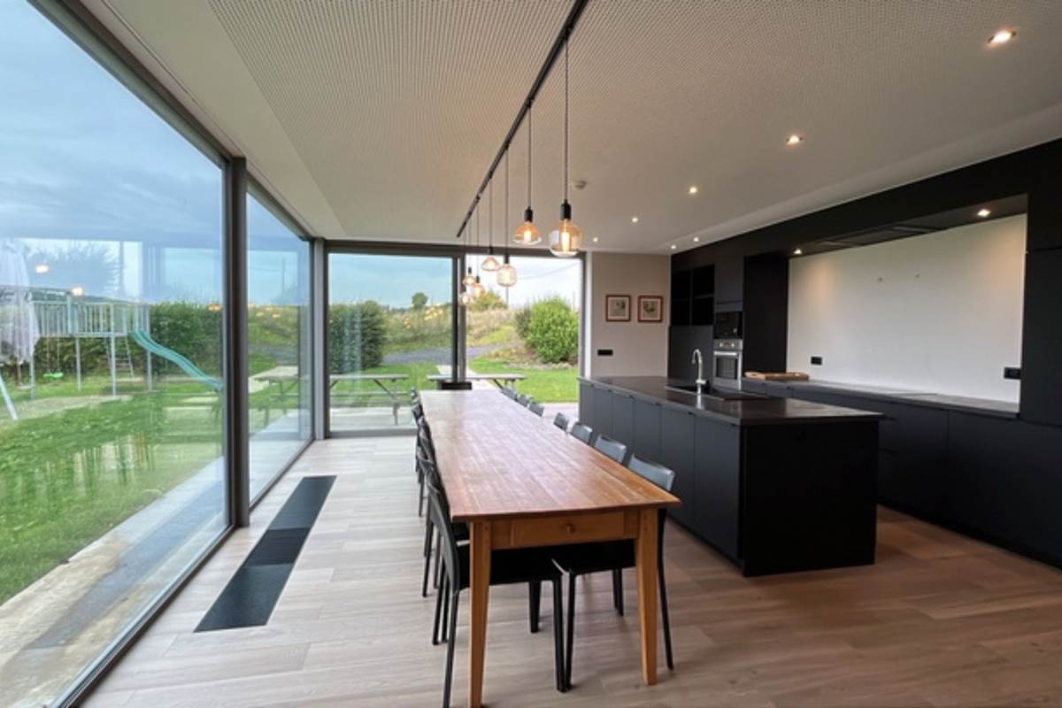 23