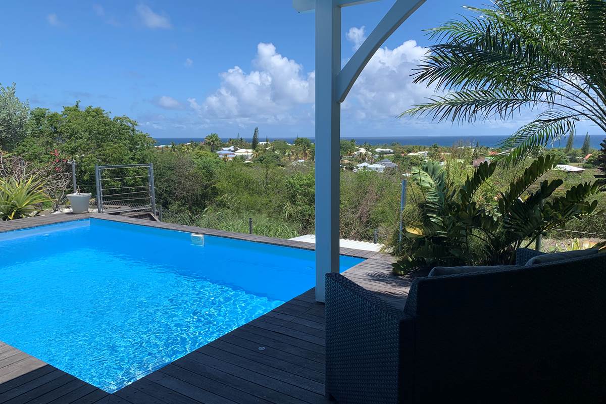 Terrasse vue mer et piscine