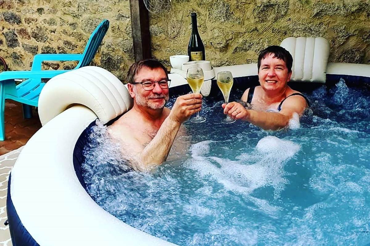 Jacuzzi privatif (en option) de Mai à Septembre inclus
