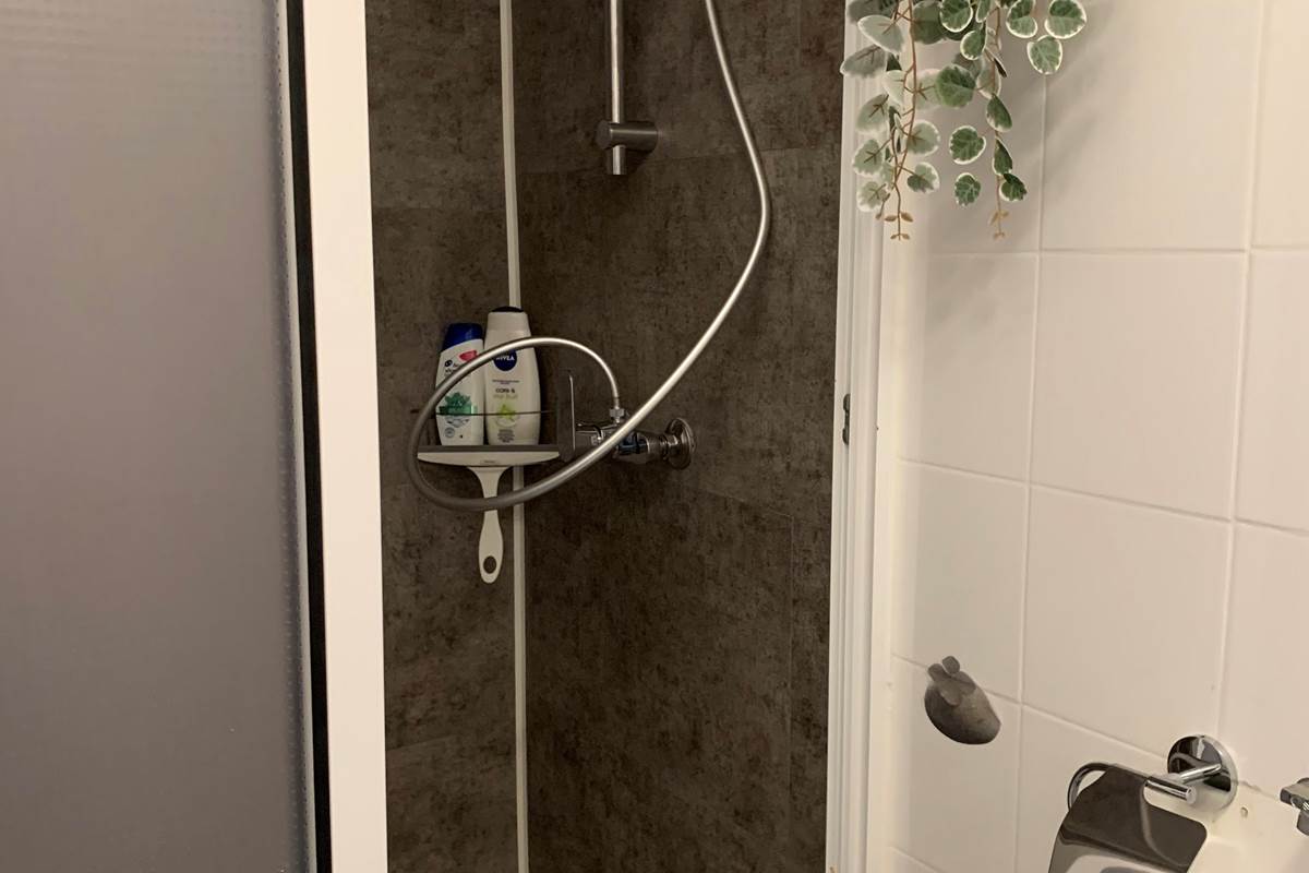 Réaménagement de la sdb en janvier 2026, nouveau lavabo, pommeau de douche