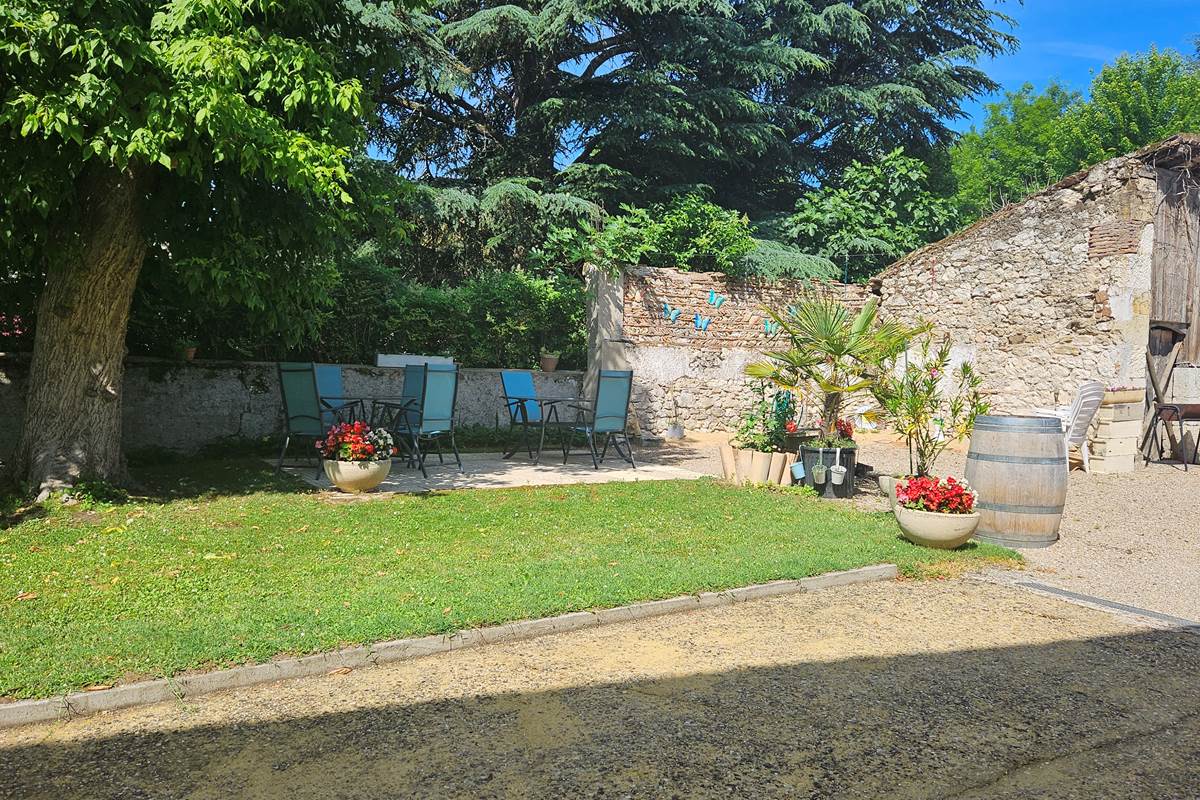 terrasses-petit-déjeuner-extérieur-chaise-le-fleix