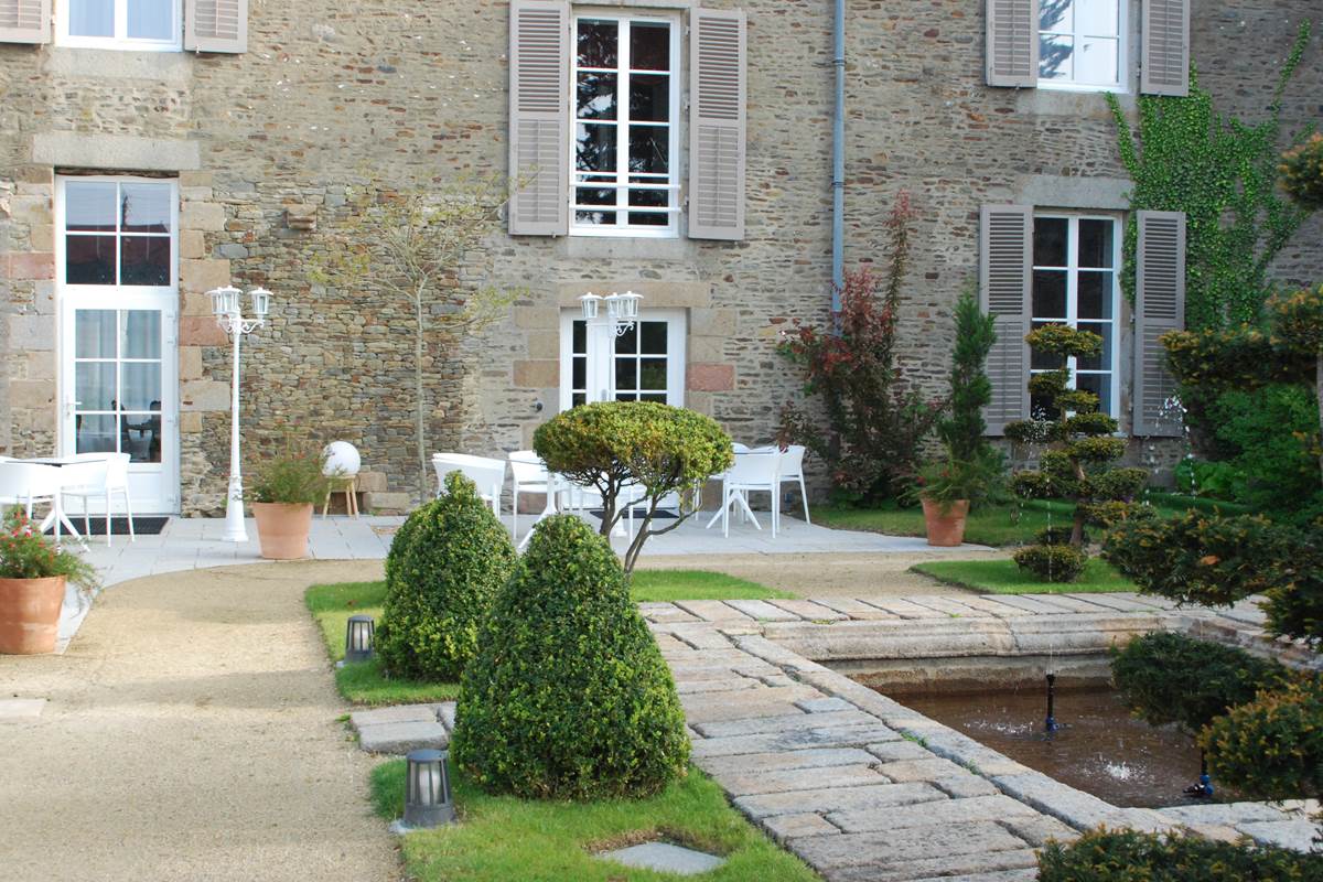 le Jardin clos et son vieux bassin