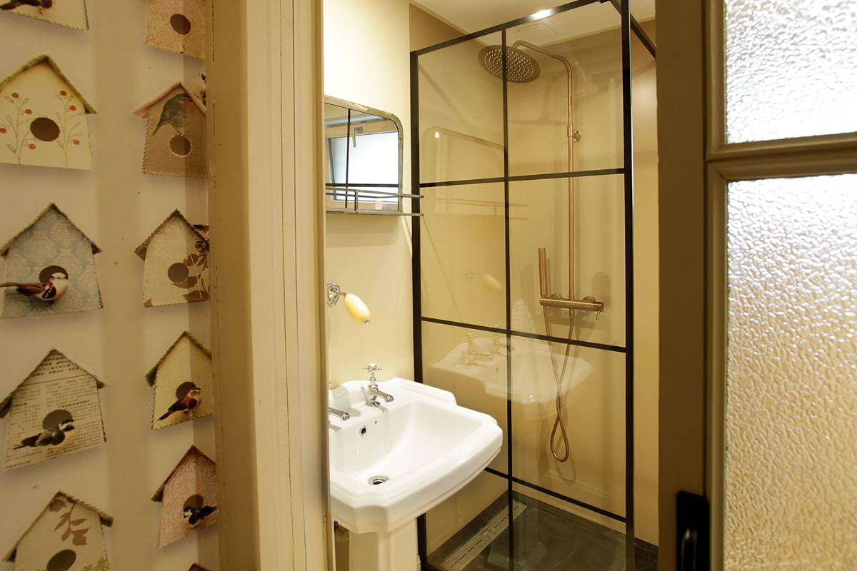 SALLE D'EAU - REZ-DE-CHAUSSE´E